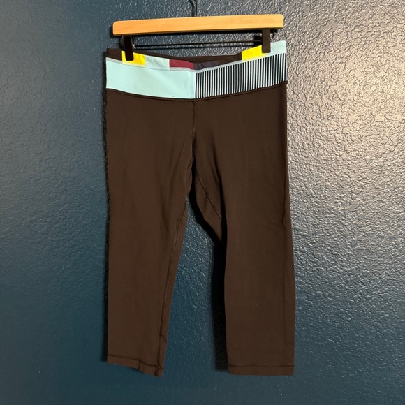 Lululemon Women’s Reversible Cropped Leggings with Blue Waistband - Picture 1 of 5
